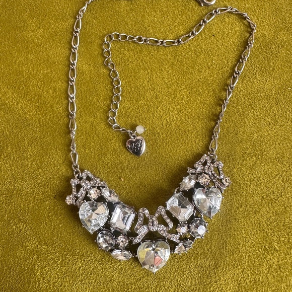 Betsey Johnson Hearts Rhinestone Bib Necklace Signed Hollywood Romance Glamour - Picture 2 of 11